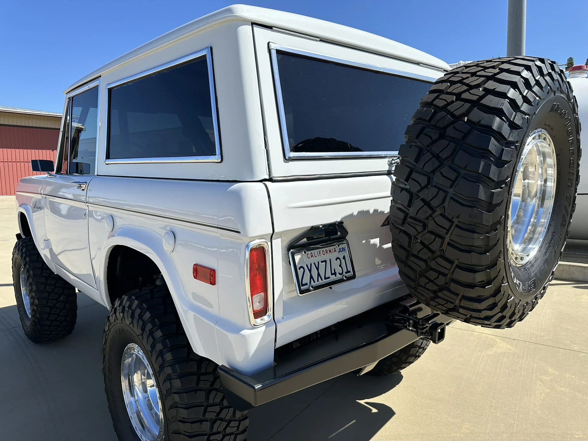 Ford-Bronco-2-door-1971-White-Charcoal-51