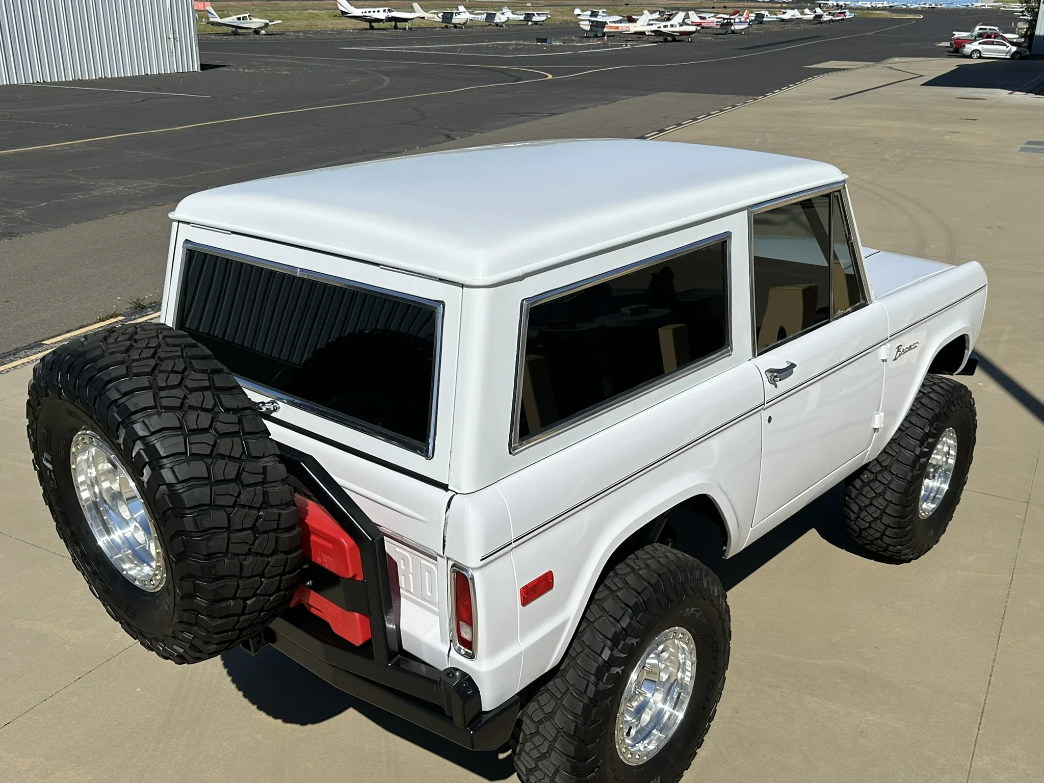 Ford-Bronco-2-door-1971-White-Charcoal-6