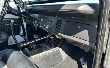 Ford-Bronco-2-door-1971-White-Charcoal-68