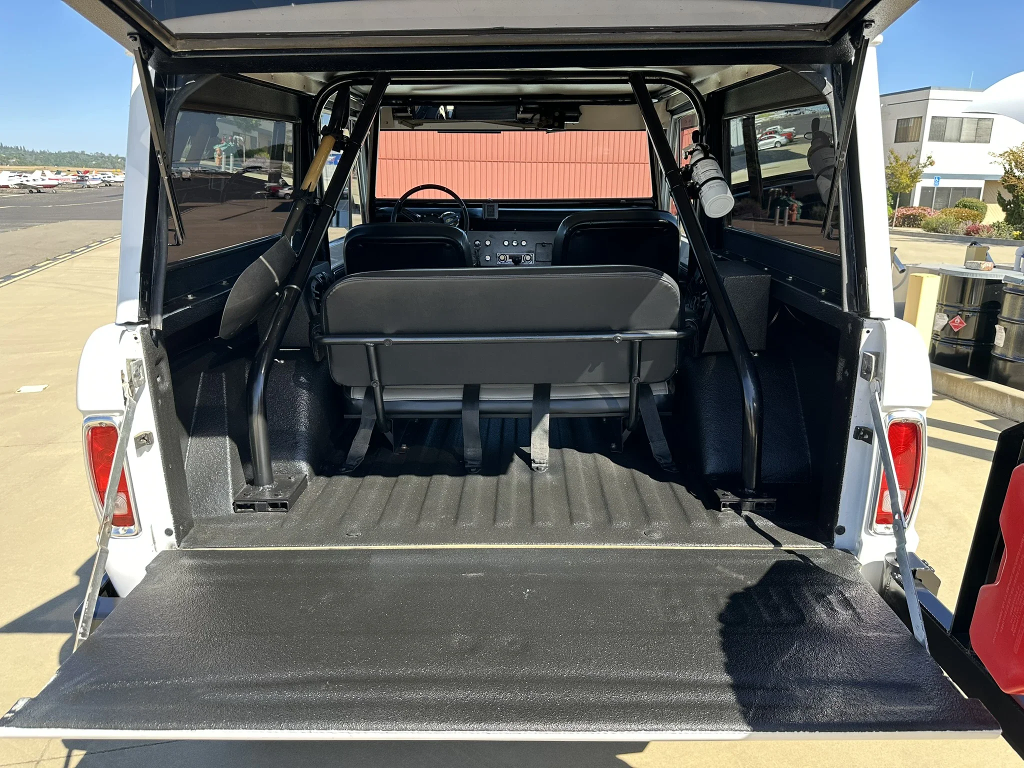 Ford-Bronco-2-door-1971-White-Charcoal-73