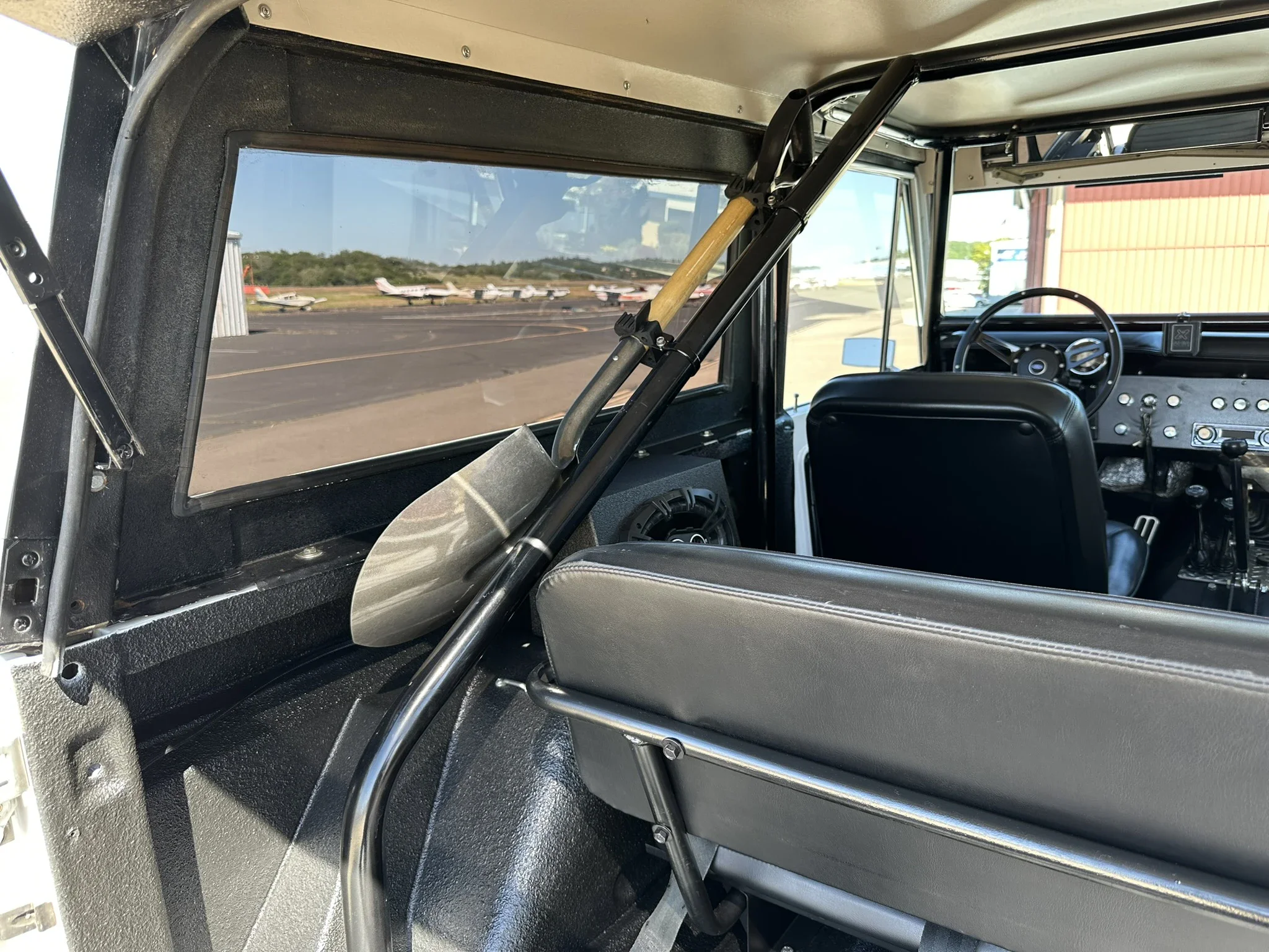 Ford-Bronco-2-door-1971-White-Charcoal-75
