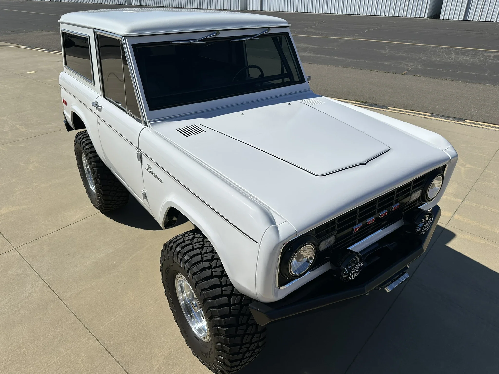 Ford-Bronco-2-door-1971-White-Charcoal-76