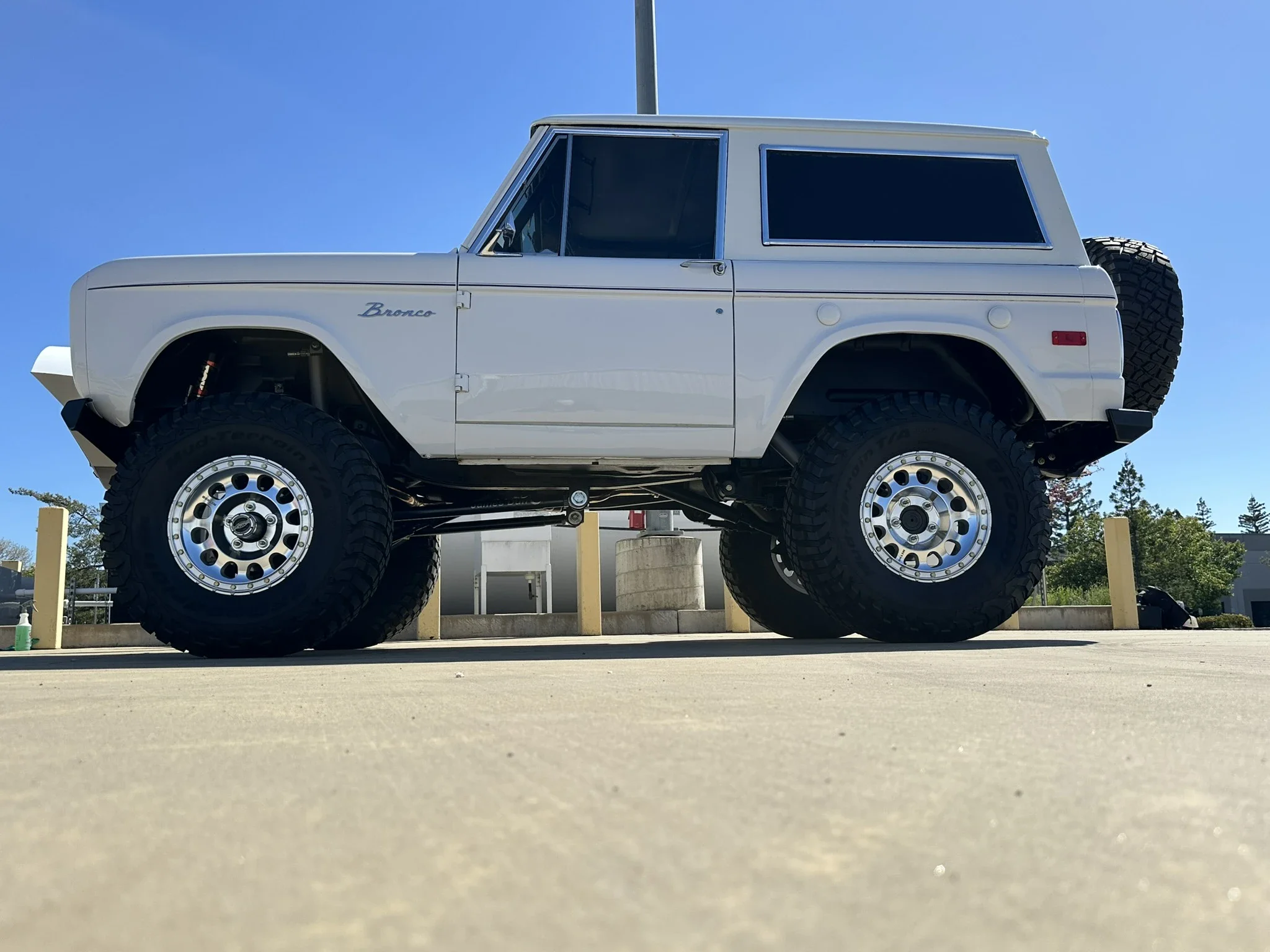 Ford-Bronco-2-door-1971-White-Charcoal-78