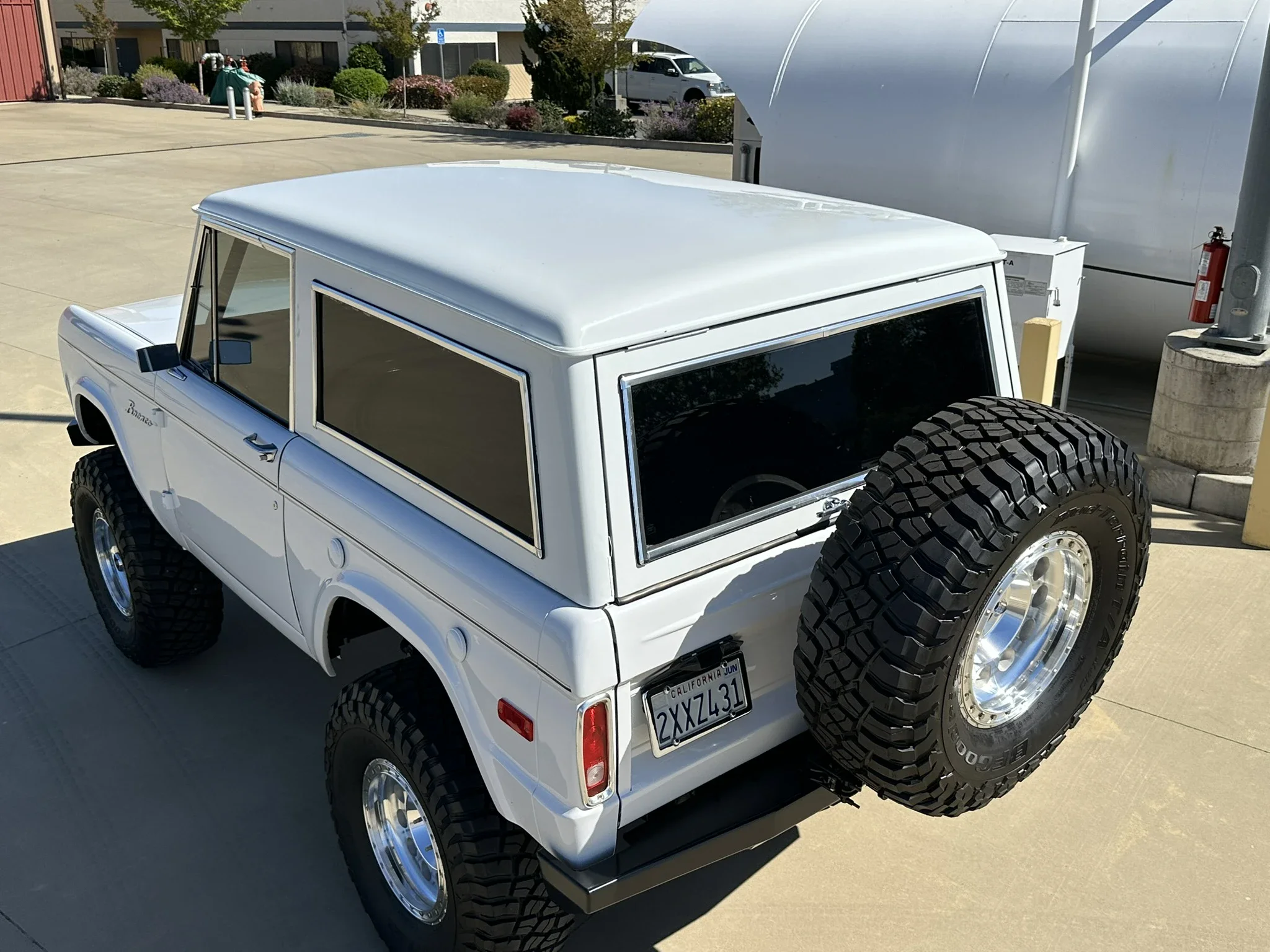 Ford-Bronco-2-door-1971-White-Charcoal-80