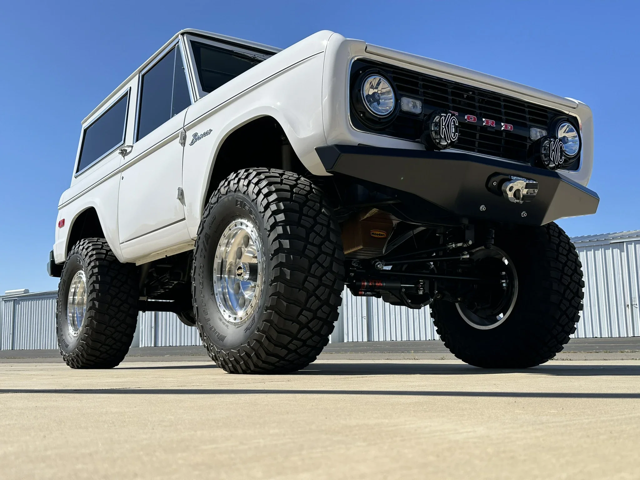 Ford-Bronco-2-door-1971-White-Charcoal-81