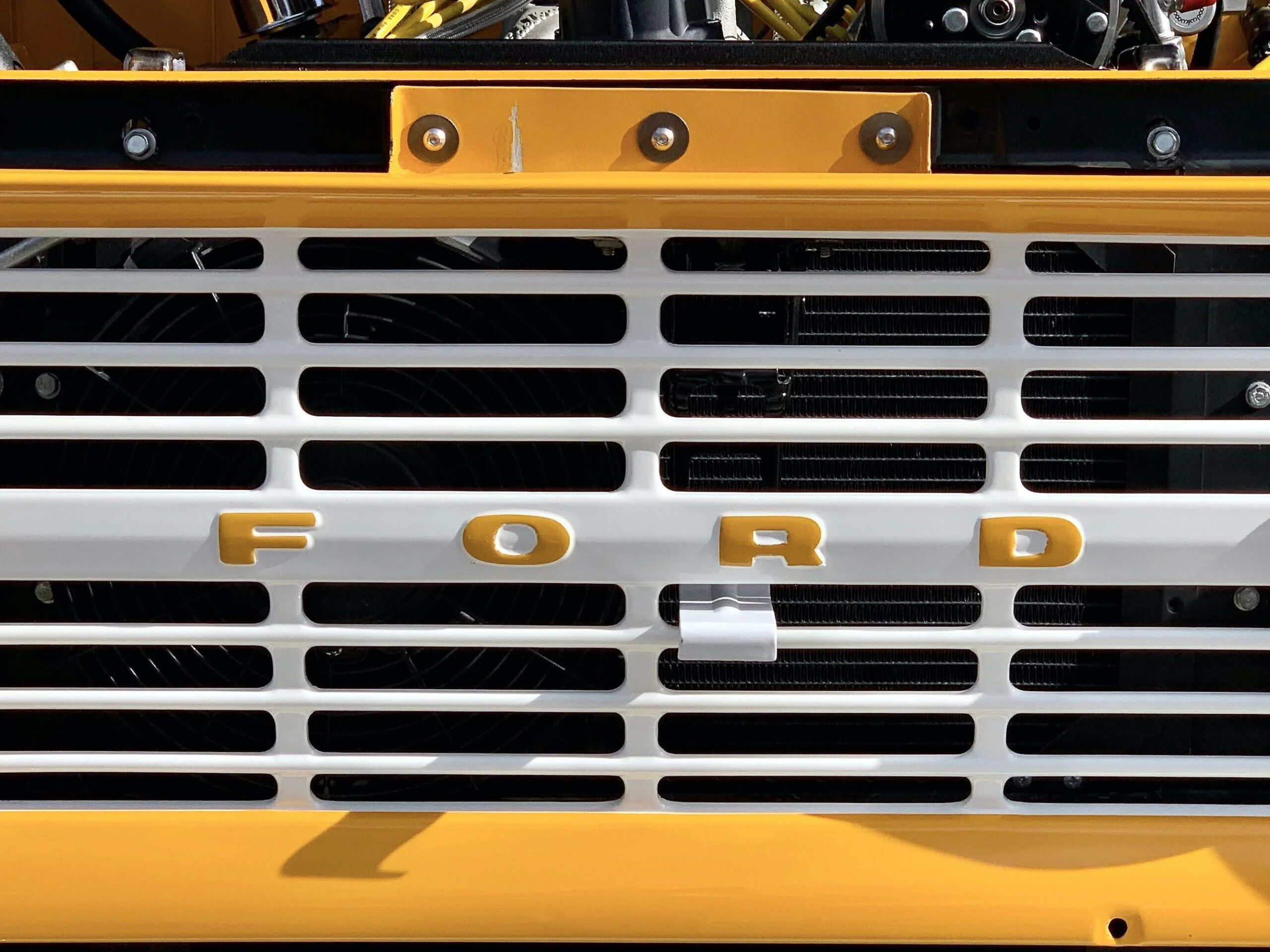 Ford-Bronco-2-door-1971-Yellow-White-10