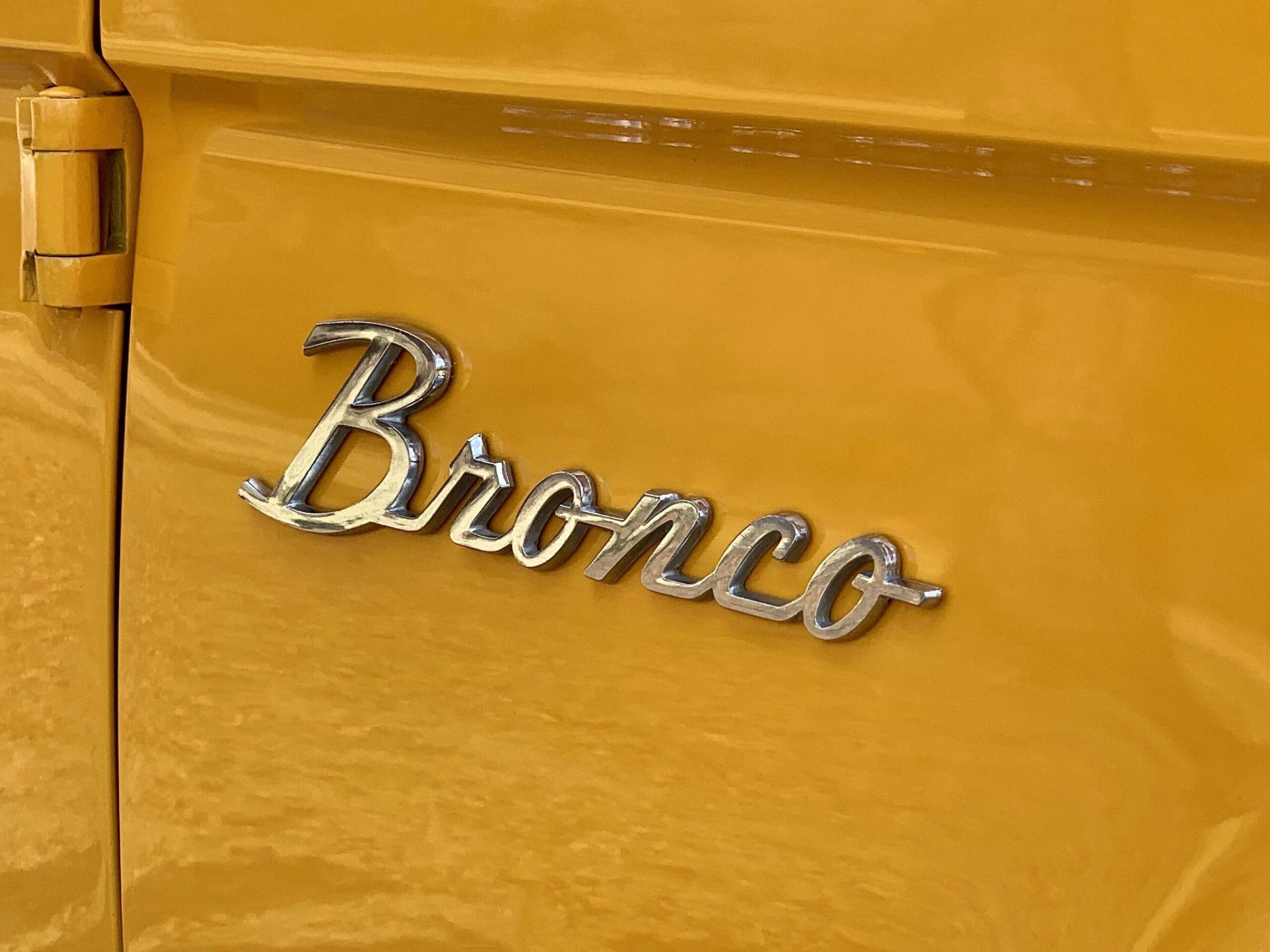 Ford-Bronco-2-door-1971-Yellow-White-11