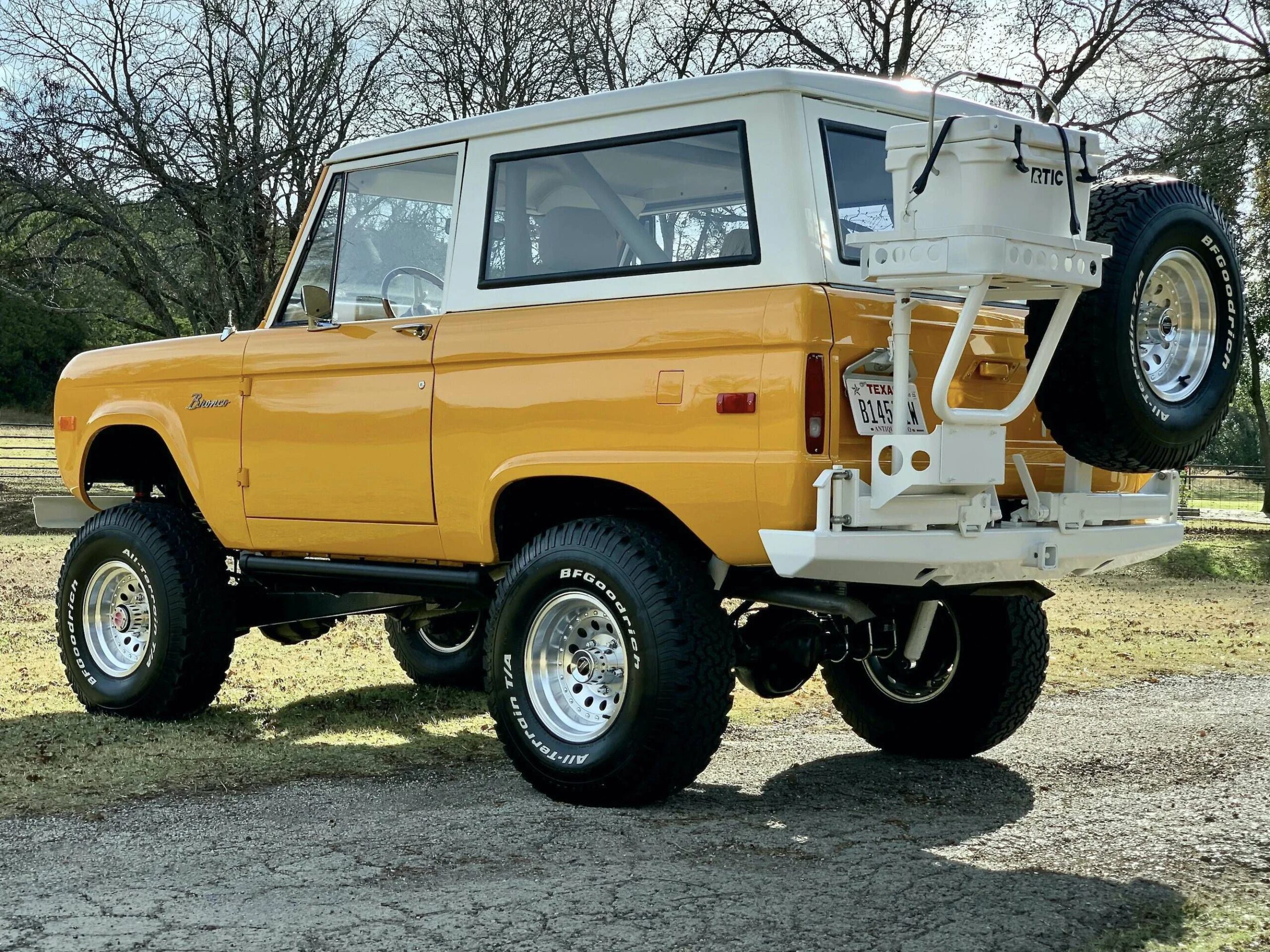 Ford-Bronco-2-door-1971-Yellow-White-13