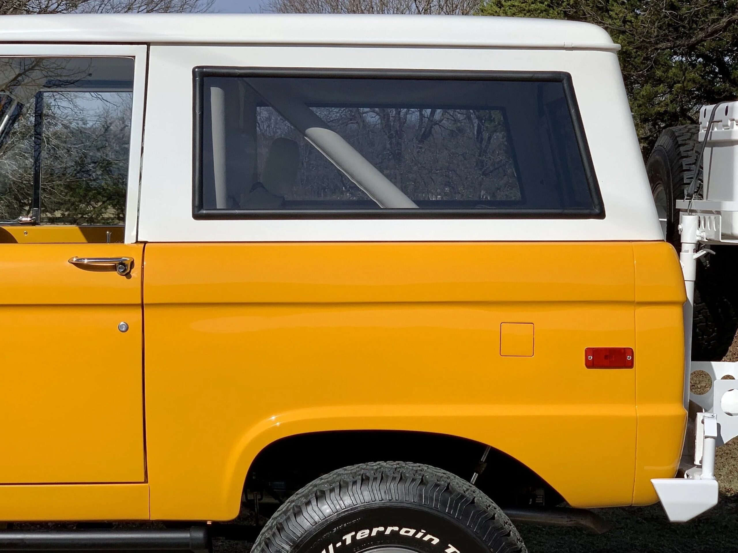 Ford-Bronco-2-door-1971-Yellow-White-20