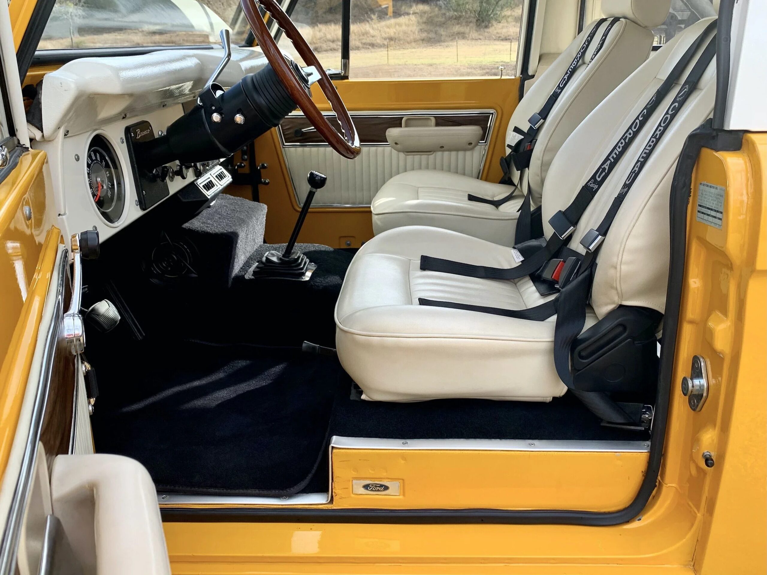 Ford-Bronco-2-door-1971-Yellow-White-22