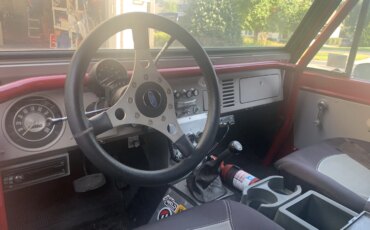 Ford-Bronco-2-door-1972-Red-Gray-1
