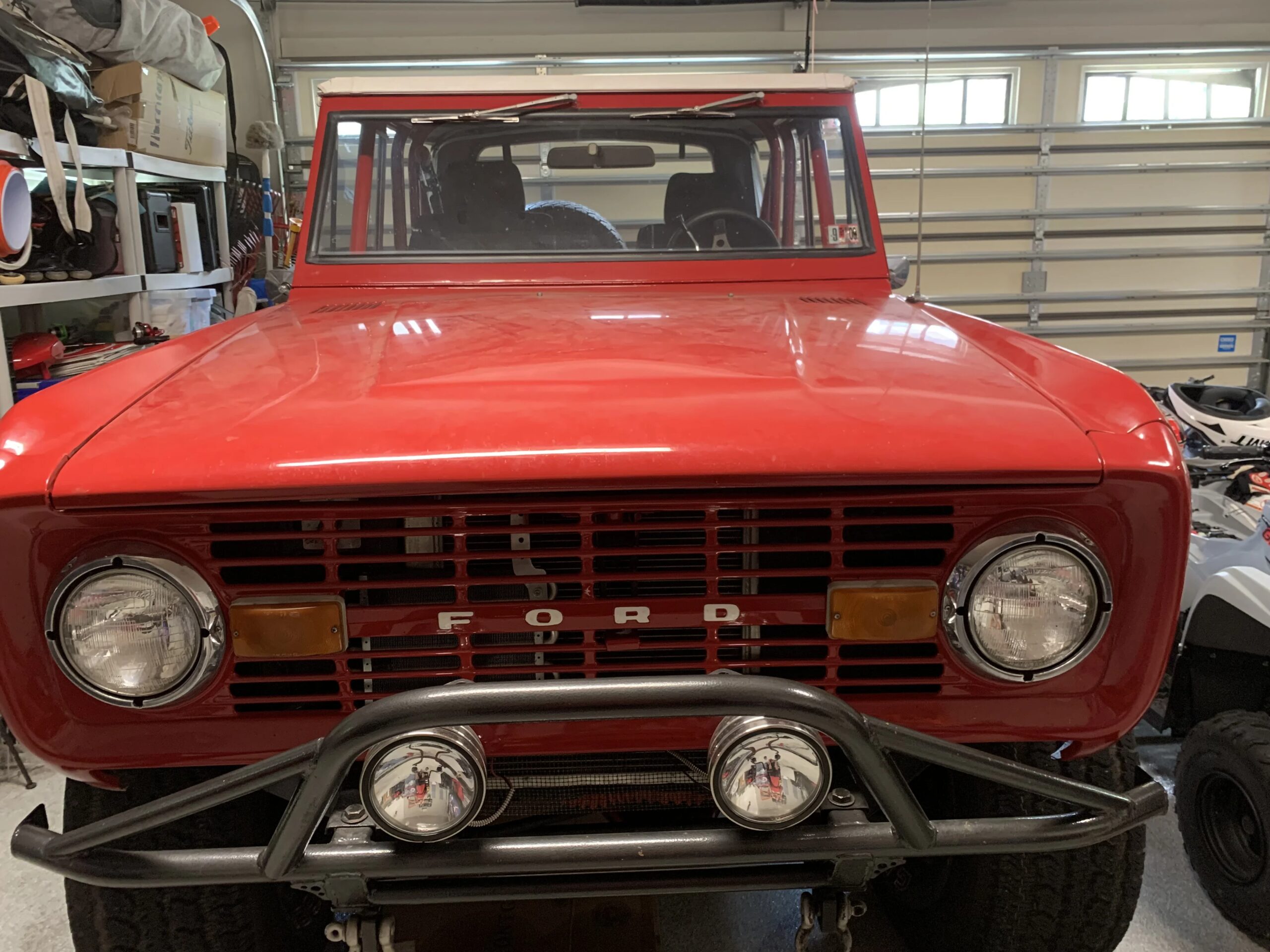Ford-Bronco-2-door-1972-Red-Gray-10