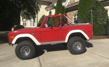 Ford-Bronco-2-door-1972-Red-Gray
