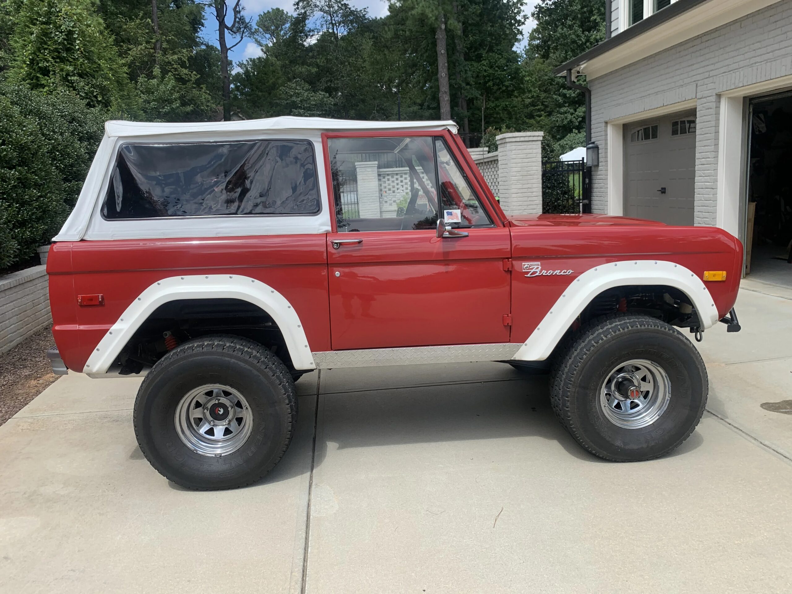 Ford-Bronco-2-door-1972-Red-Gray-5