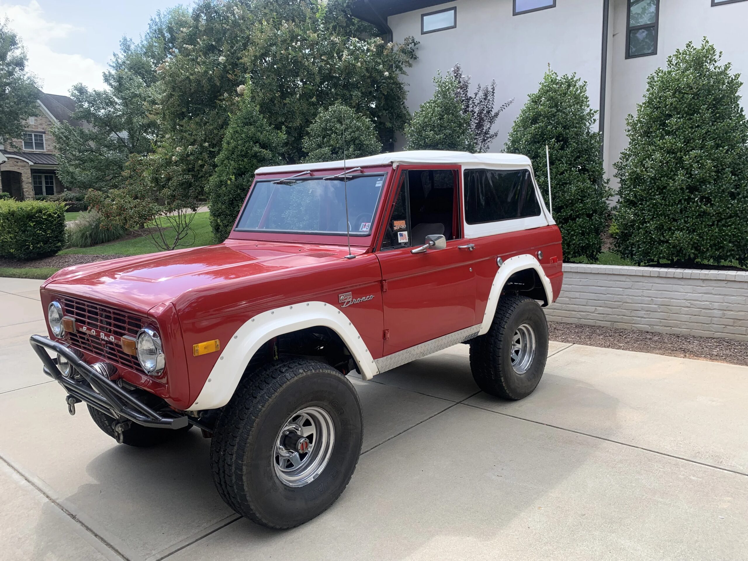 Ford-Bronco-2-door-1972-Red-Gray-6