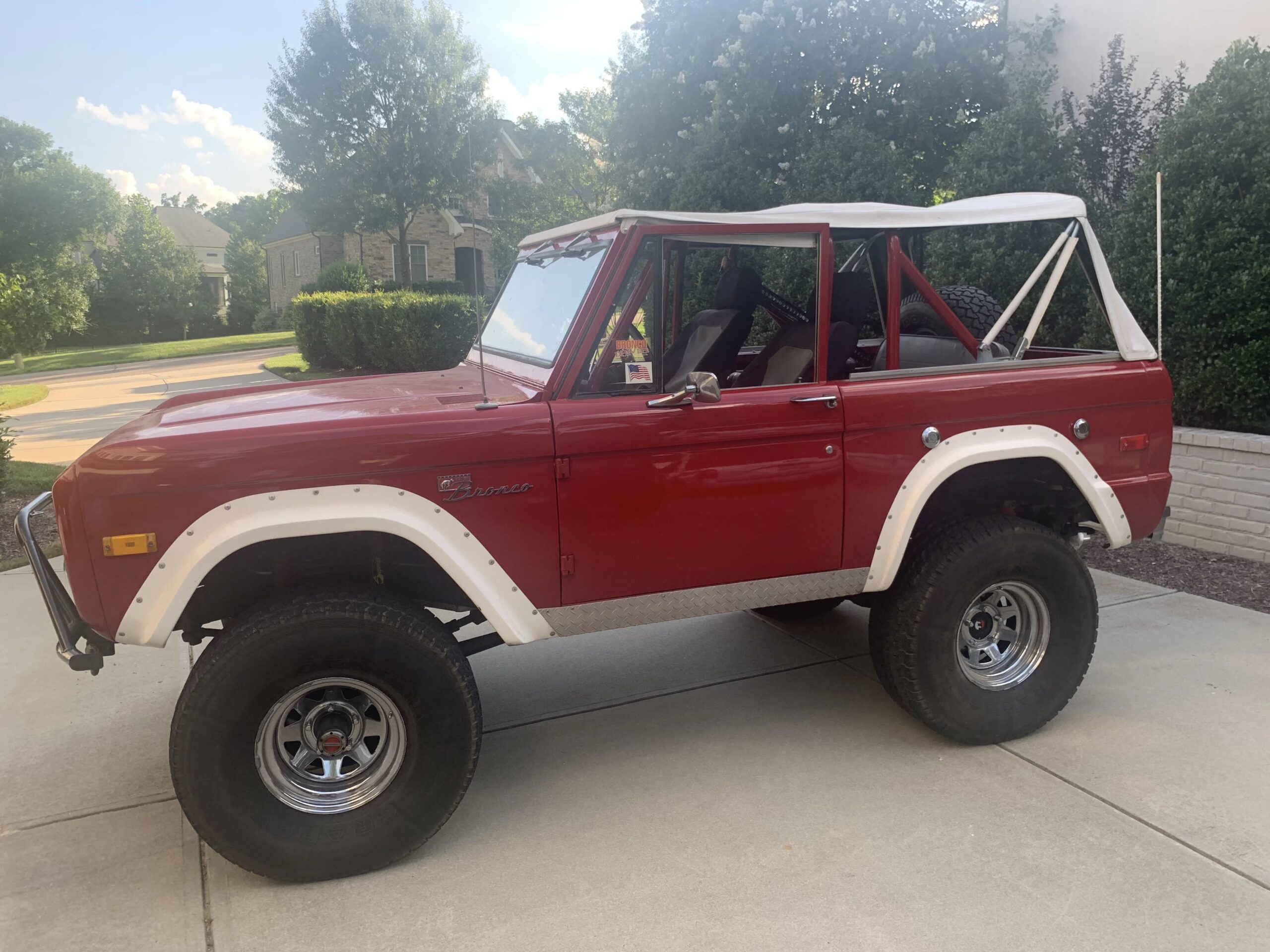 Ford-Bronco-2-door-1972-Red-Gray-7