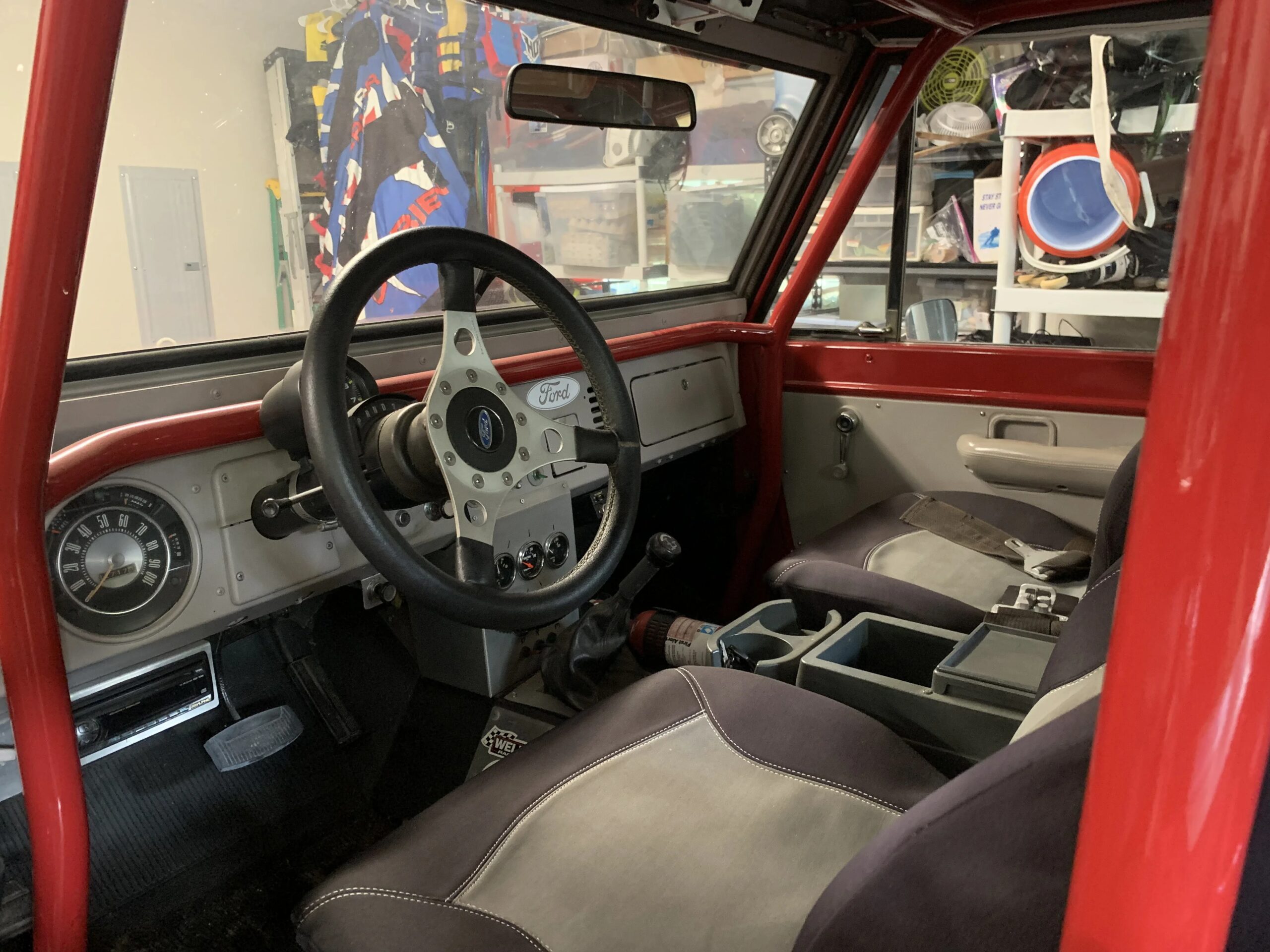Ford-Bronco-2-door-1972-Red-Gray-8