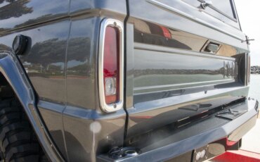 Ford-Bronco-2-door-1972-Silver-Black-1