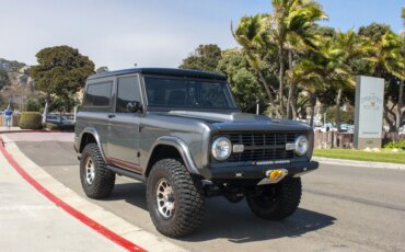 Ford-Bronco-2-door-1972-Silver-Black-11