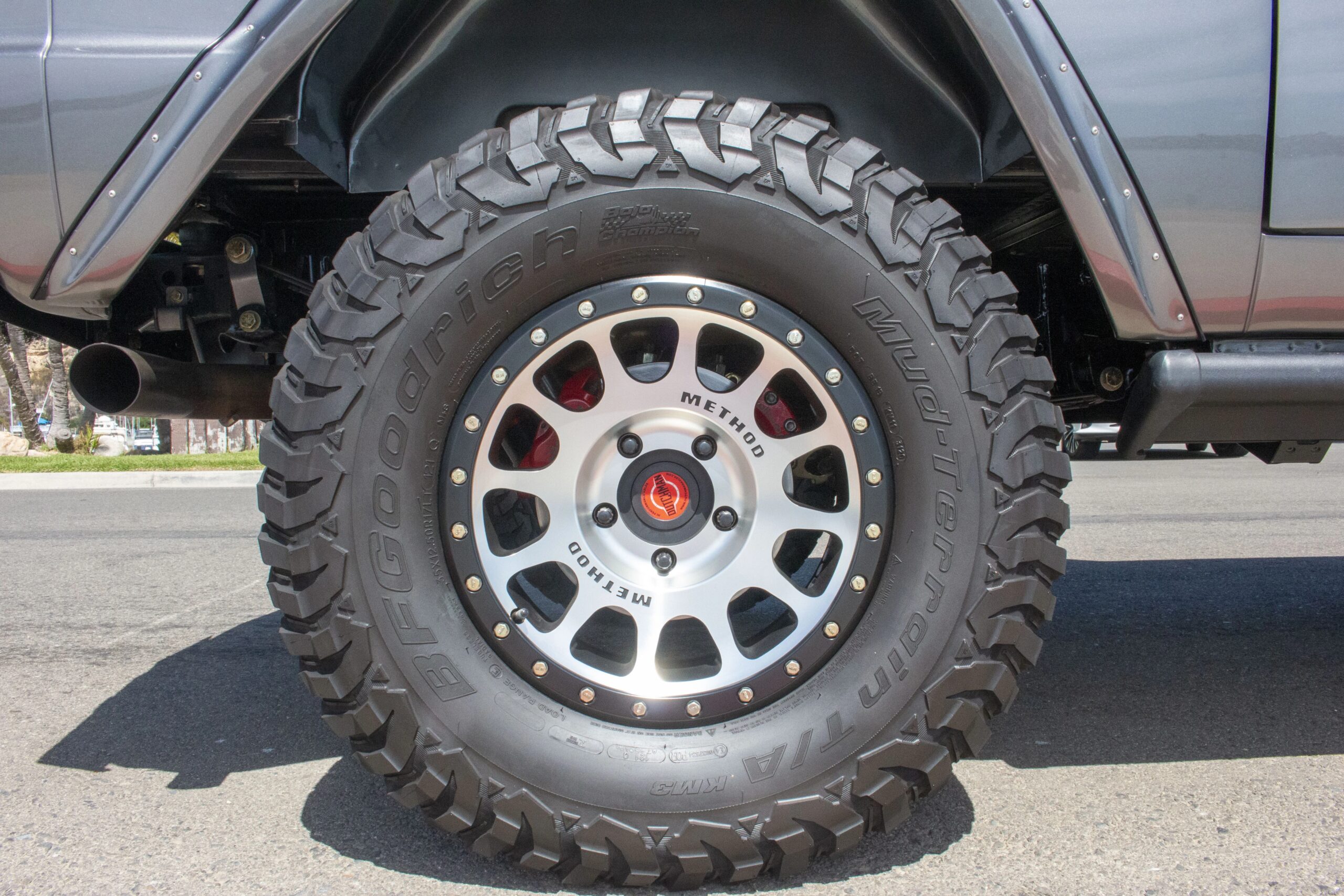 Ford-Bronco-2-door-1972-Silver-Black-15