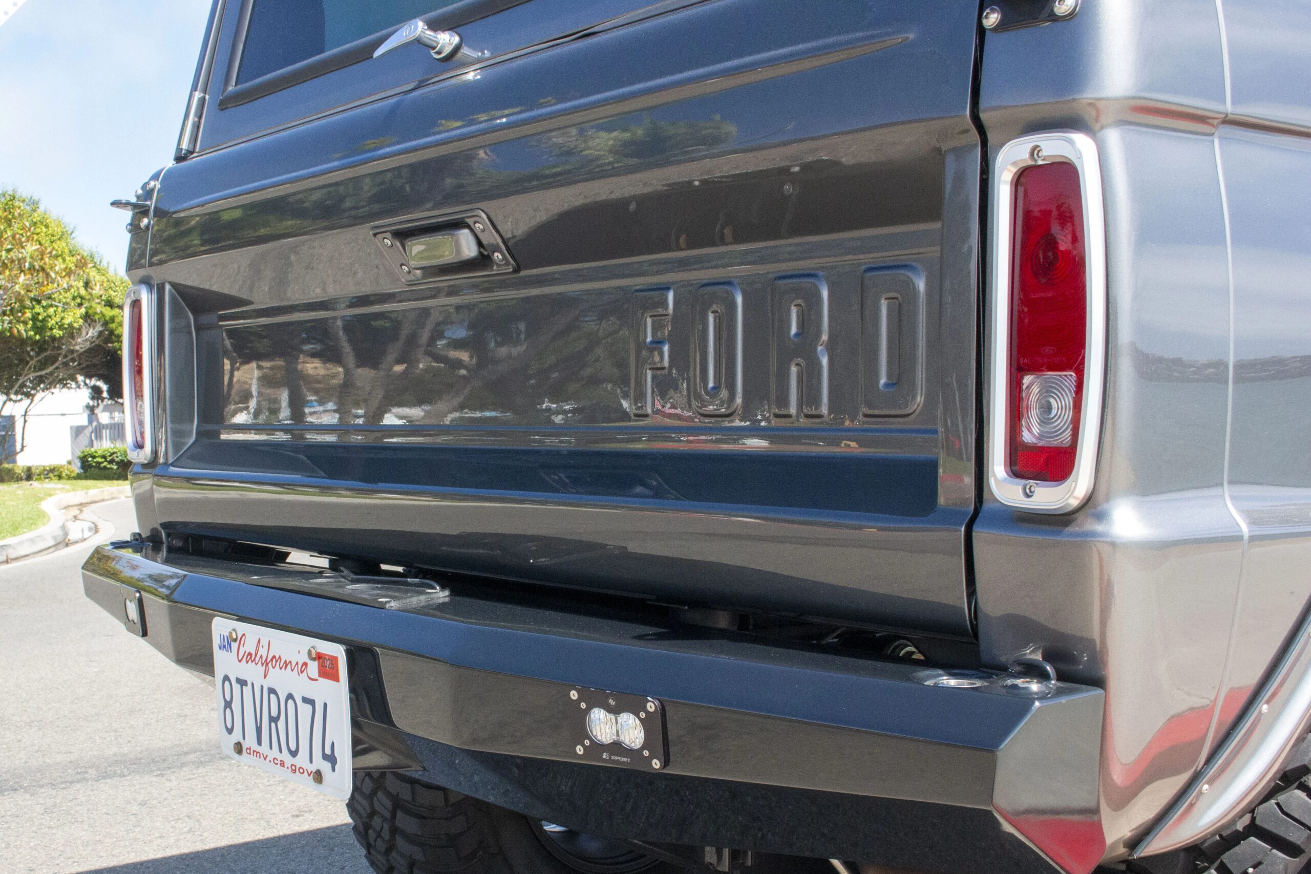 Ford-Bronco-2-door-1972-Silver-Black-16