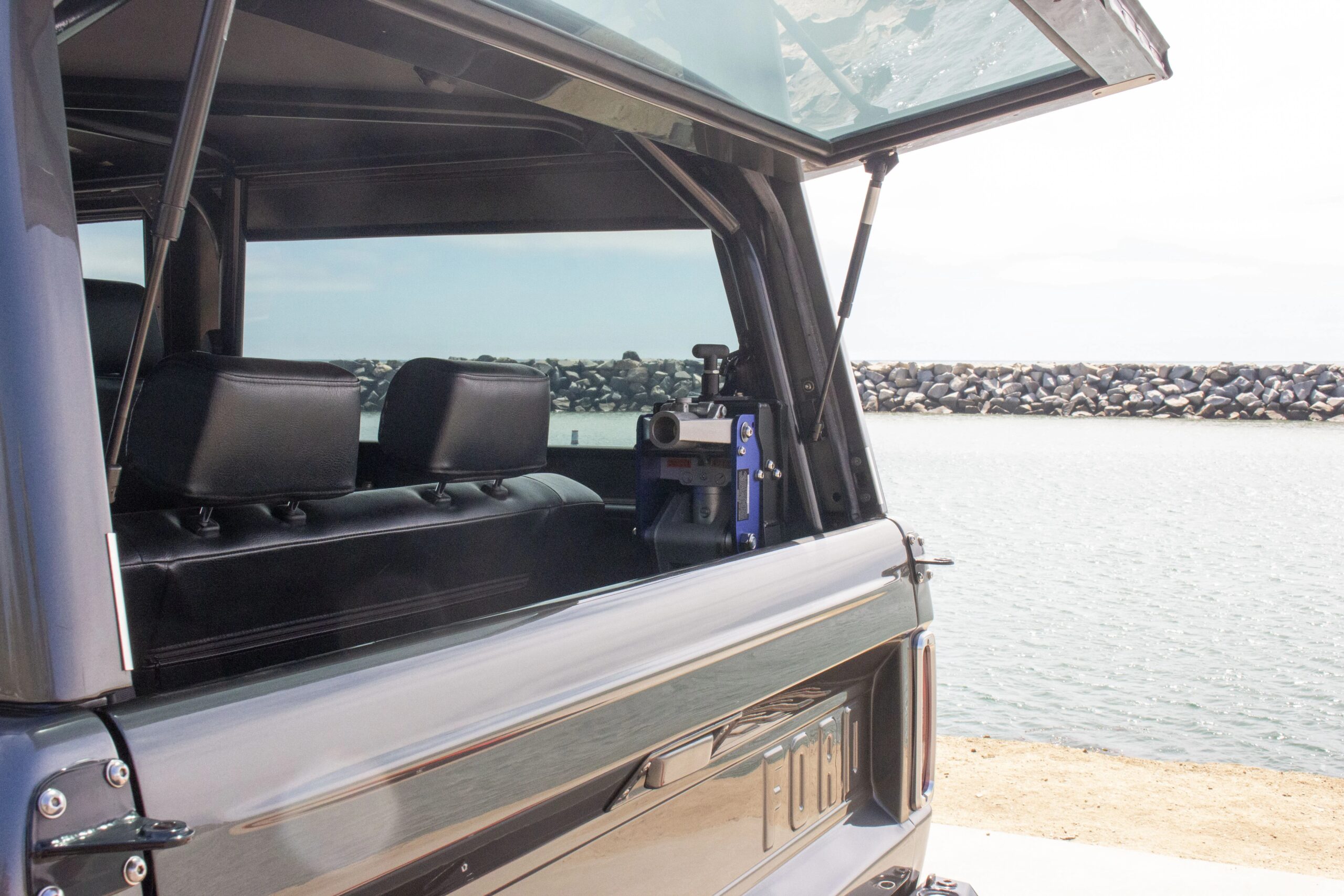 Ford-Bronco-2-door-1972-Silver-Black-19