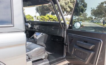 Ford-Bronco-2-door-1972-Silver-Black-24