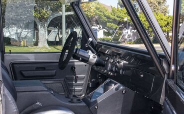 Ford-Bronco-2-door-1972-Silver-Black-25