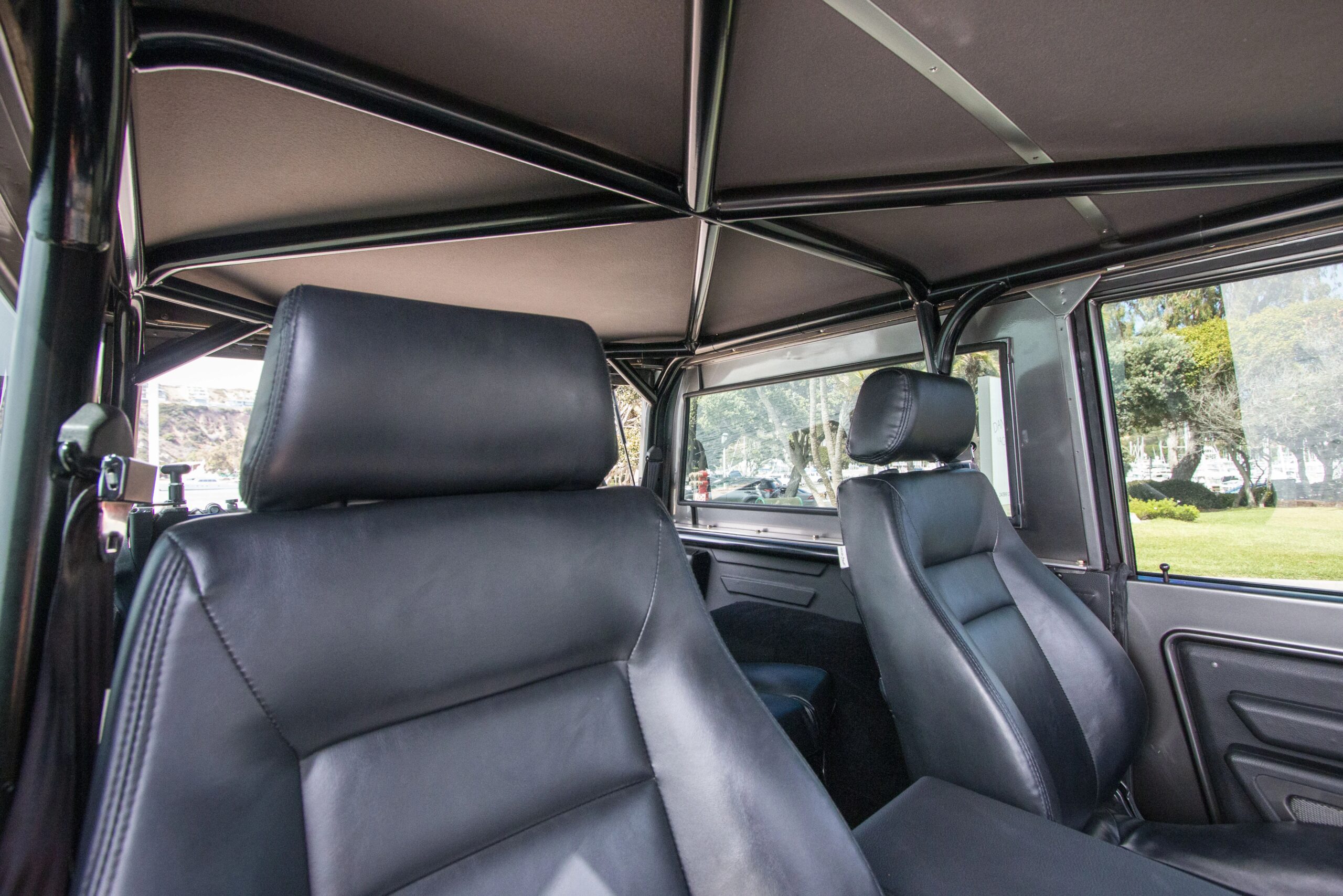 Ford-Bronco-2-door-1972-Silver-Black-28