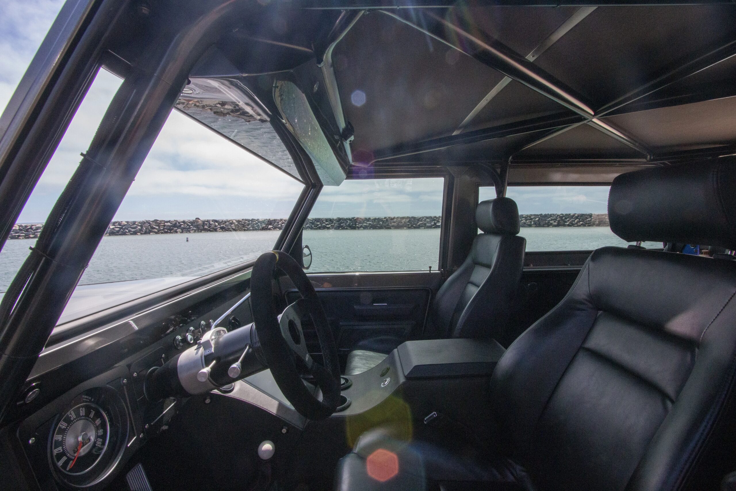 Ford-Bronco-2-door-1972-Silver-Black-30