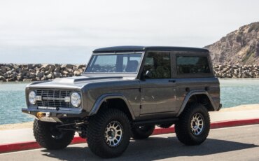 Ford-Bronco-2-door-1972-Silver-Black-40
