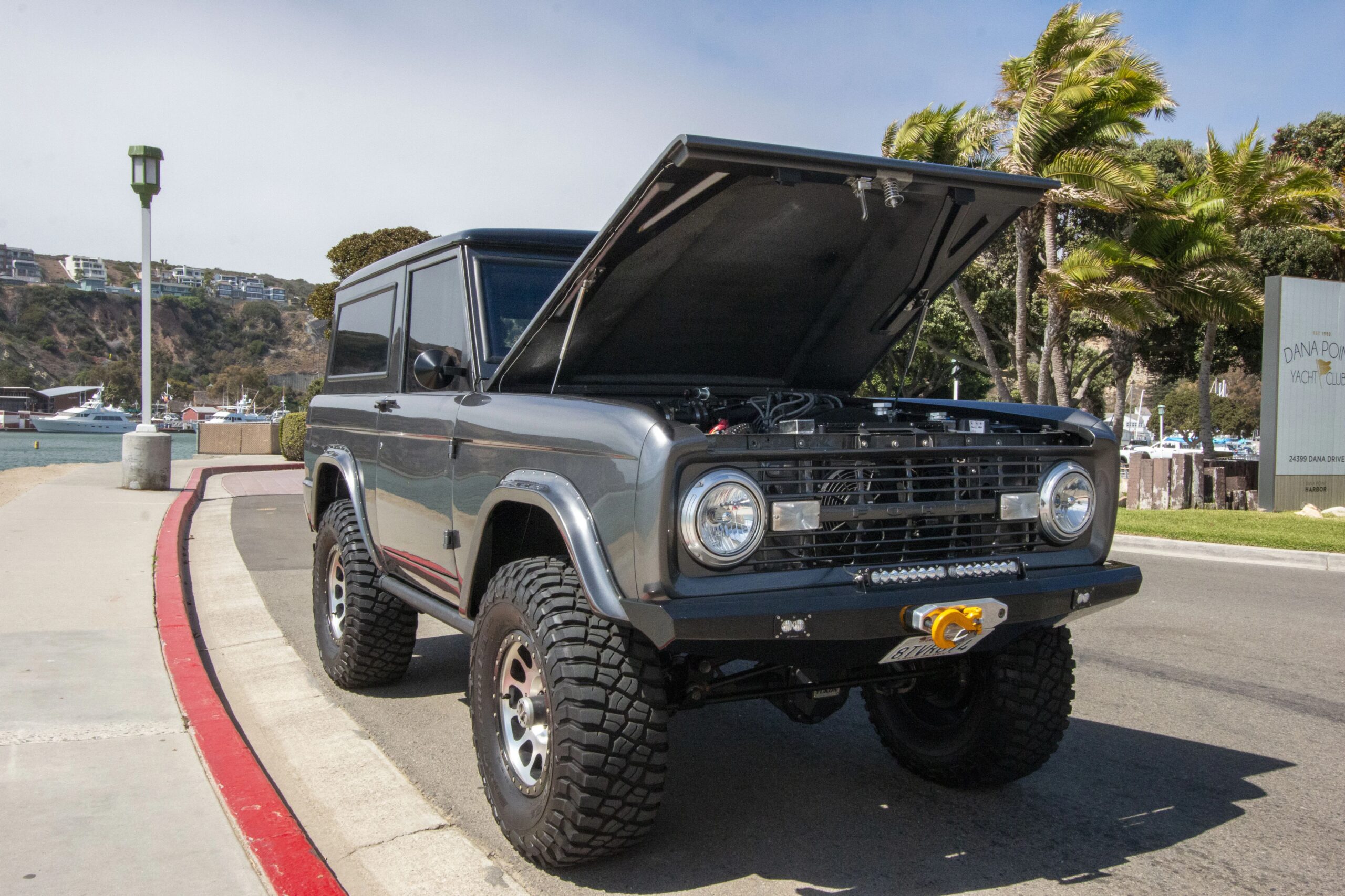 Ford-Bronco-2-door-1972-Silver-Black-5