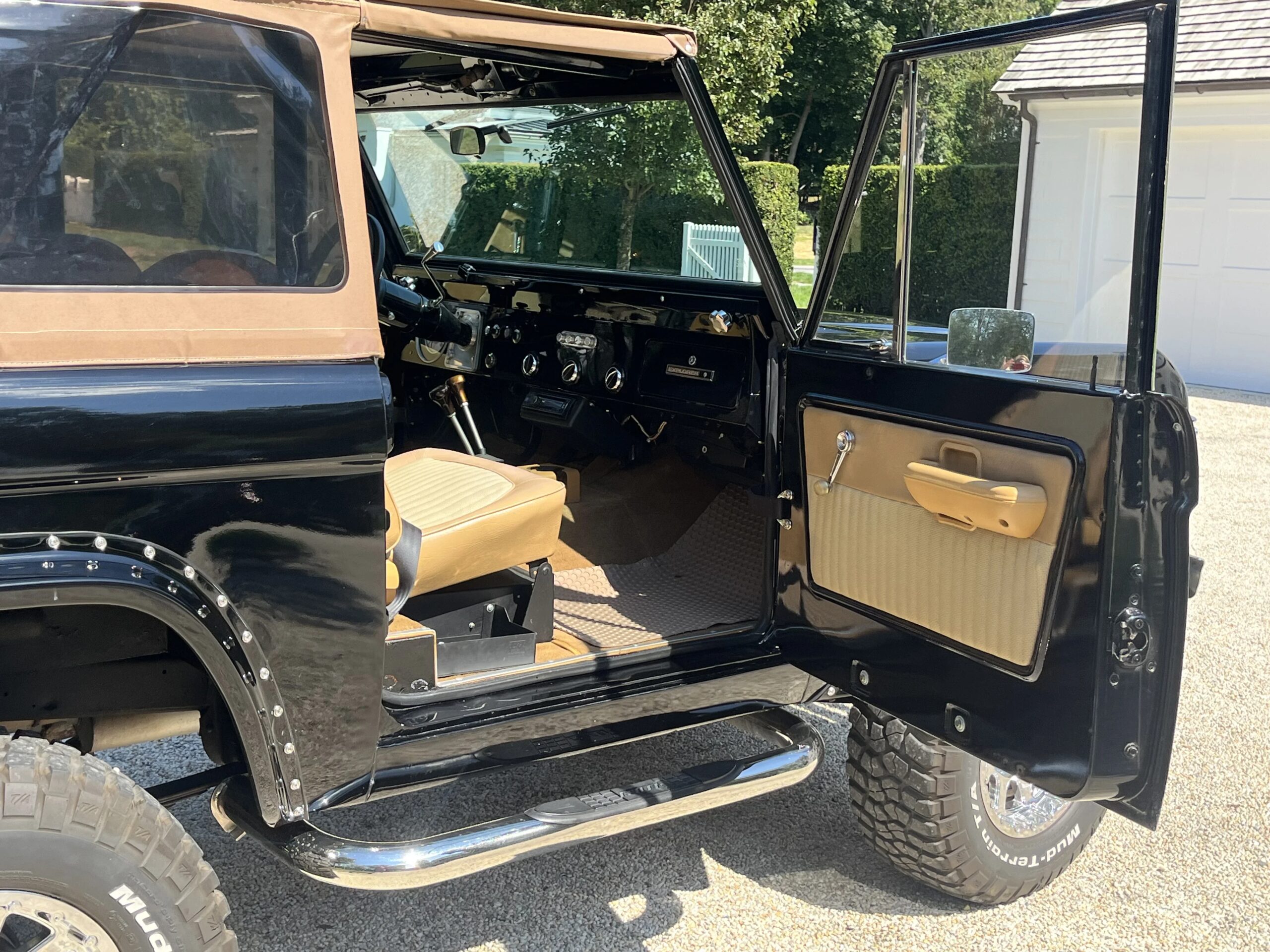 Ford-Bronco-2-door-1973-Black-Tan-13