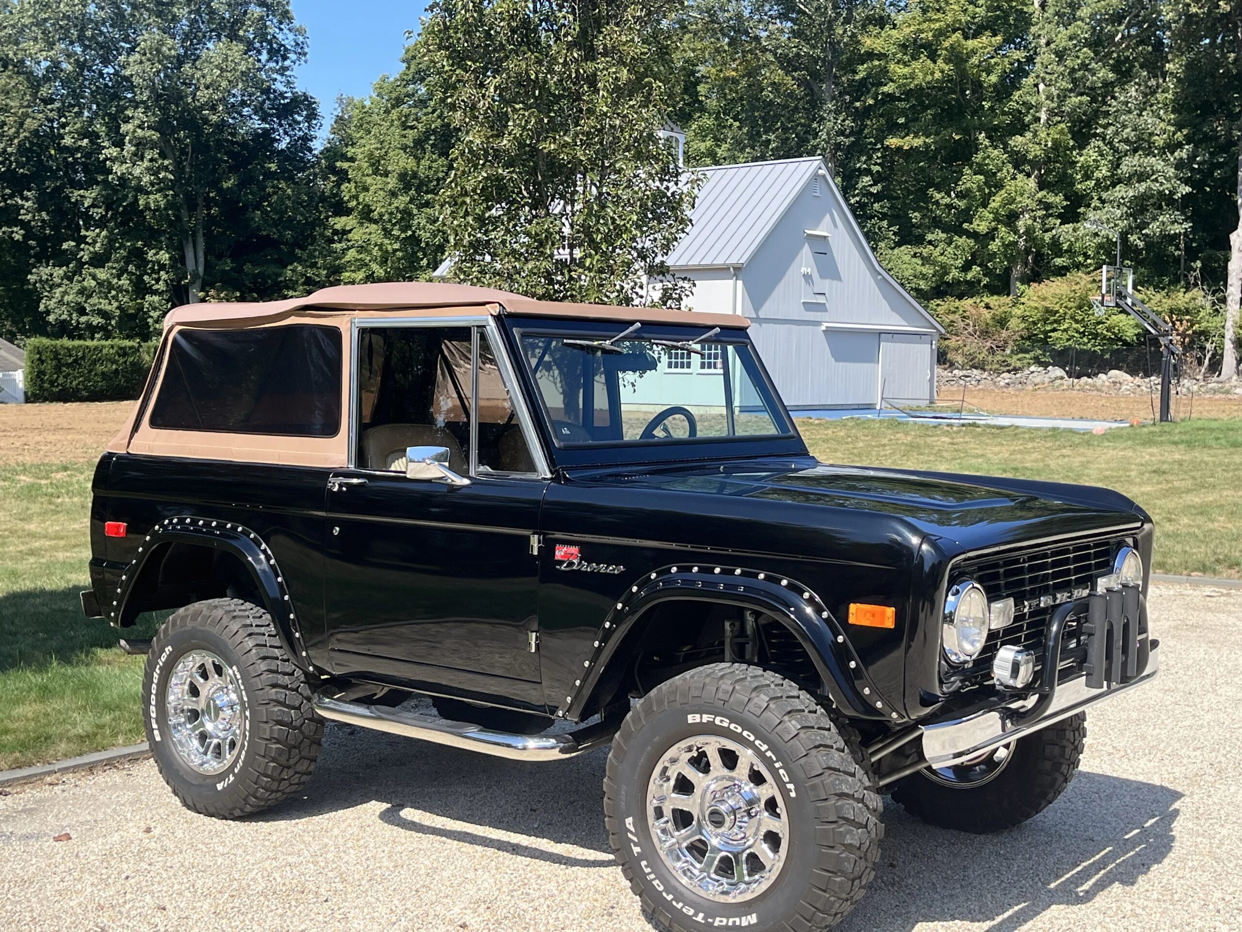Ford-Bronco-2-door-1973-Black-Tan-2