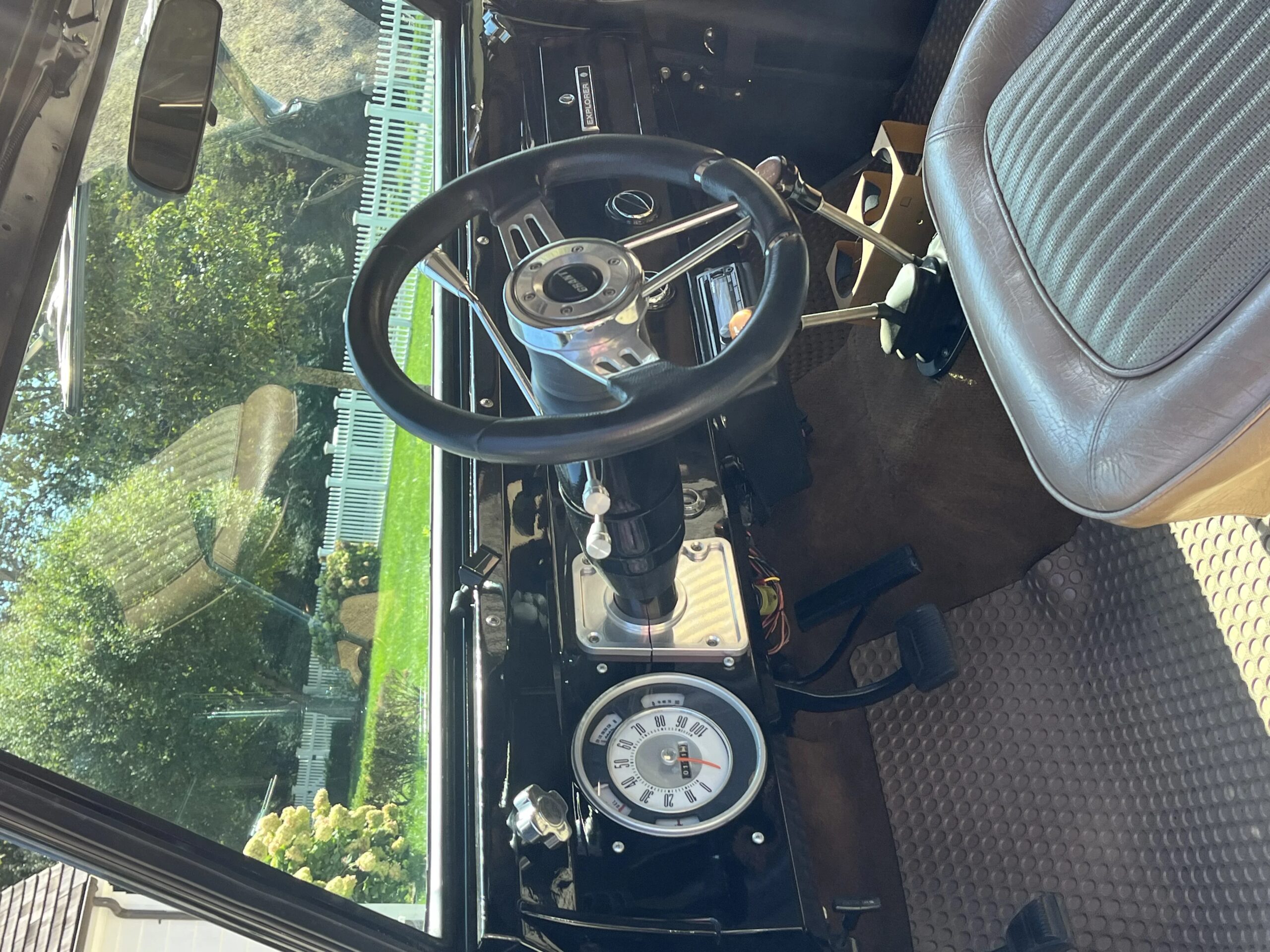 Ford-Bronco-2-door-1973-Black-Tan-3