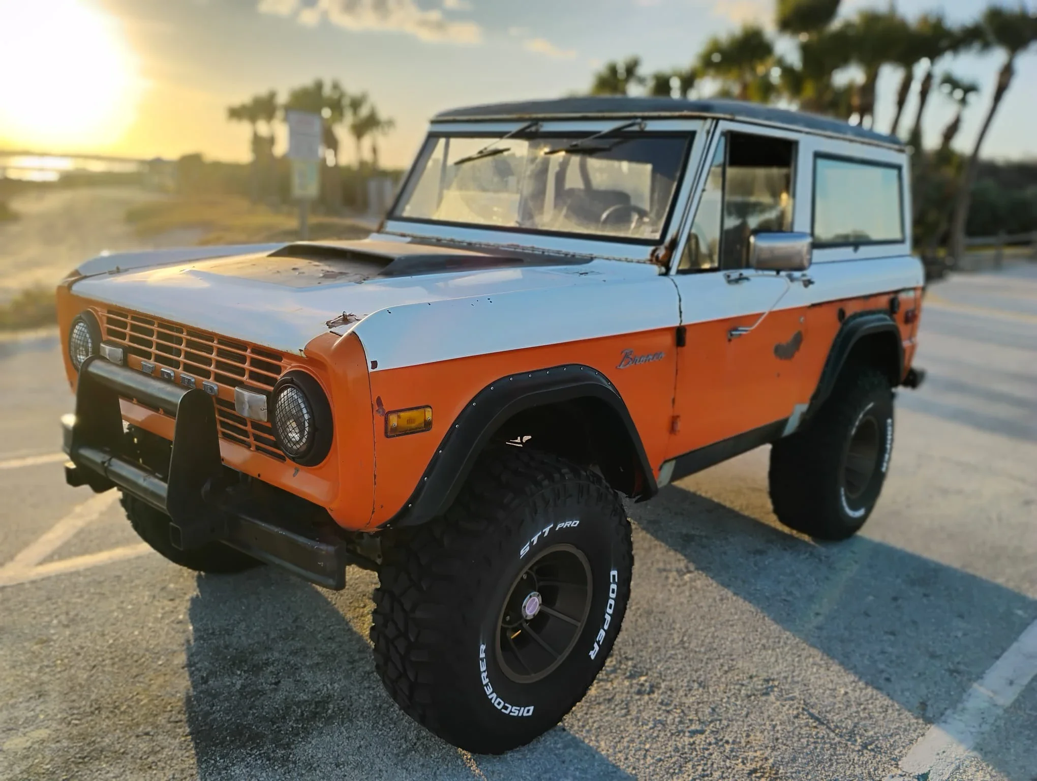 Ford-Bronco-2-door-1973-Orange-Black-1