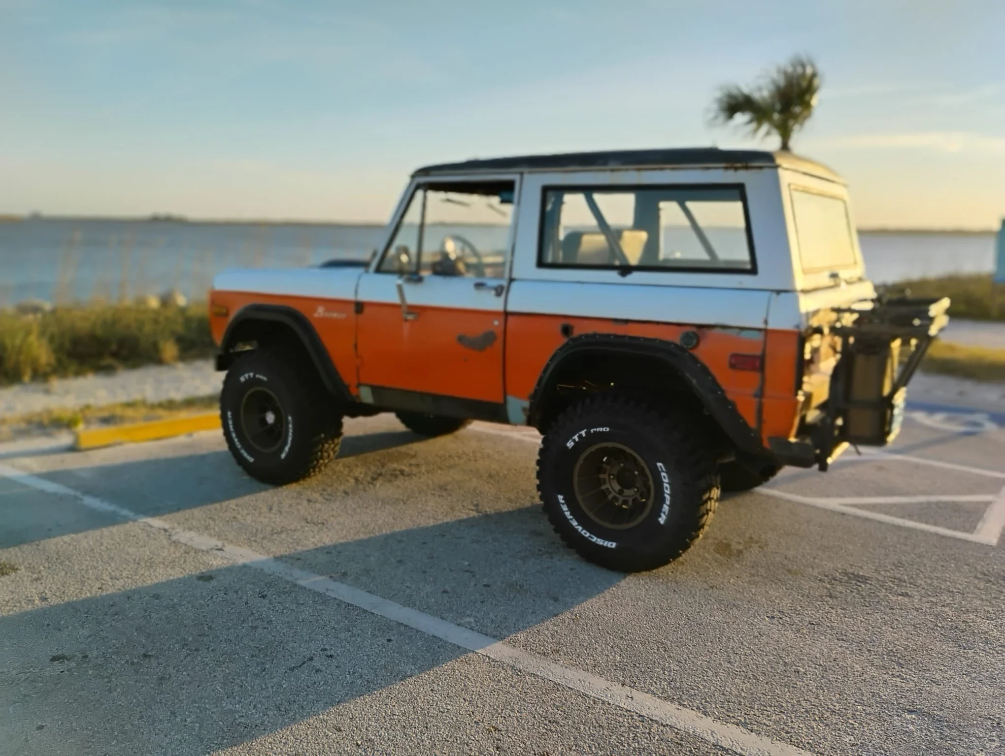Ford-Bronco-2-door-1973-Orange-Black-2