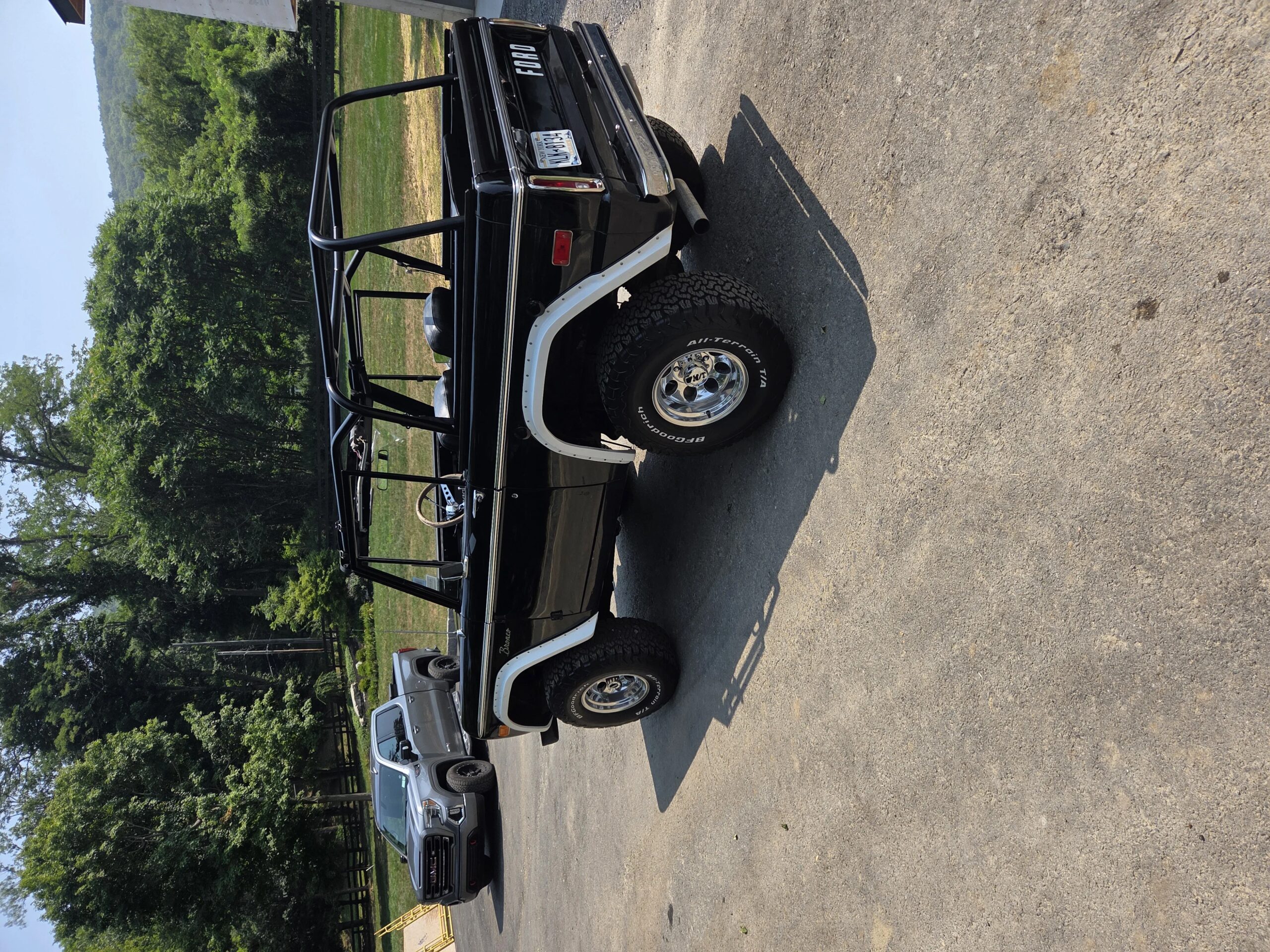 Ford-Bronco-2-door-1974-Black-Black-8