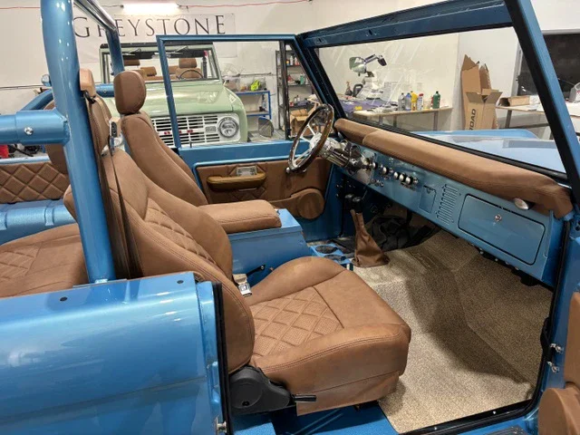 Ford-Bronco-2-door-1974-Blue-Brown-6