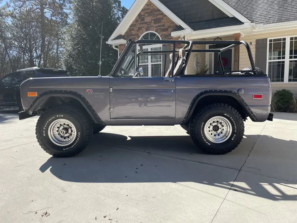 Ford-Bronco-2-door-1974-Gray-Gray-1