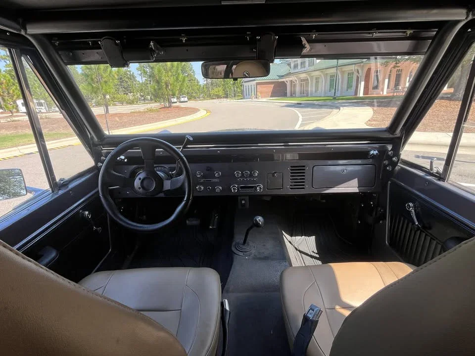 Ford-Bronco-2-door-1974-Gray-Gray-10