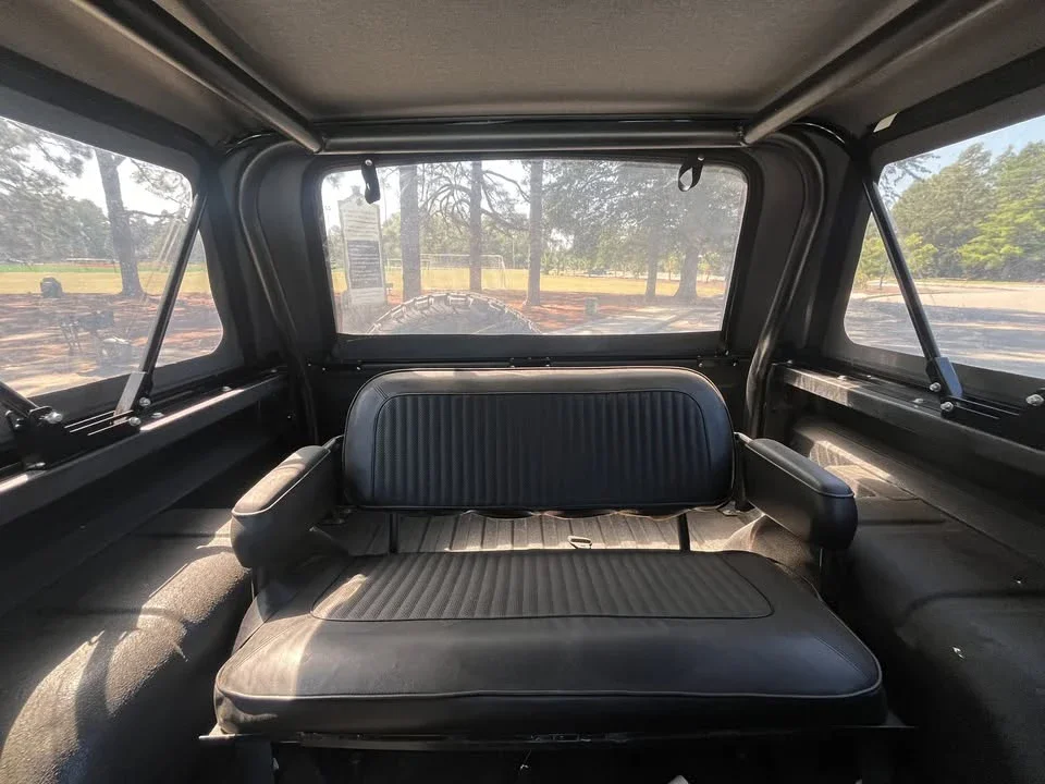 Ford-Bronco-2-door-1974-Gray-Gray-13