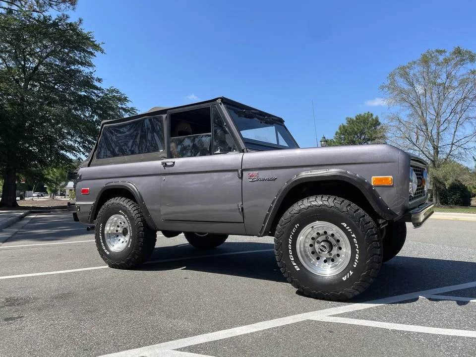 Ford-Bronco-2-door-1974-Gray-Gray-3