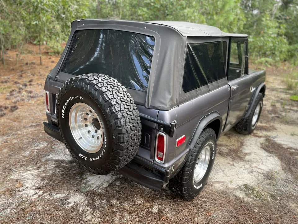 Ford-Bronco-2-door-1974-Gray-Gray-4