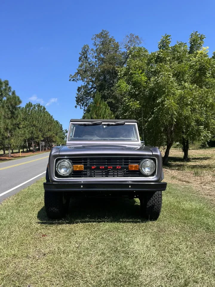 Ford-Bronco-2-door-1974-Gray-Gray-5