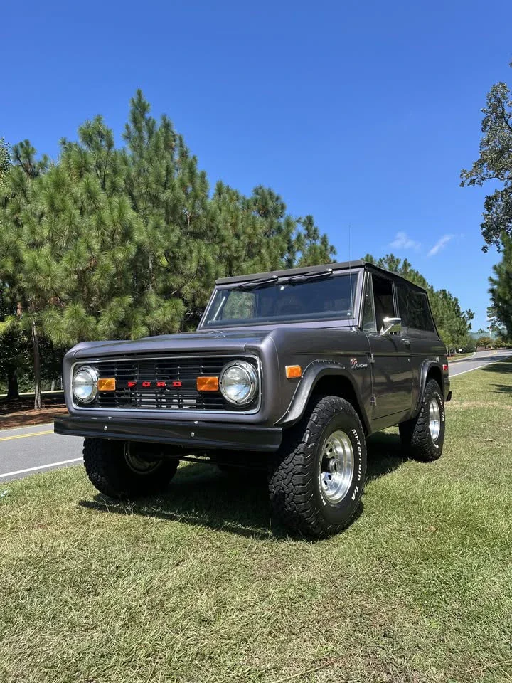 Ford-Bronco-2-door-1974-Gray-Gray-6
