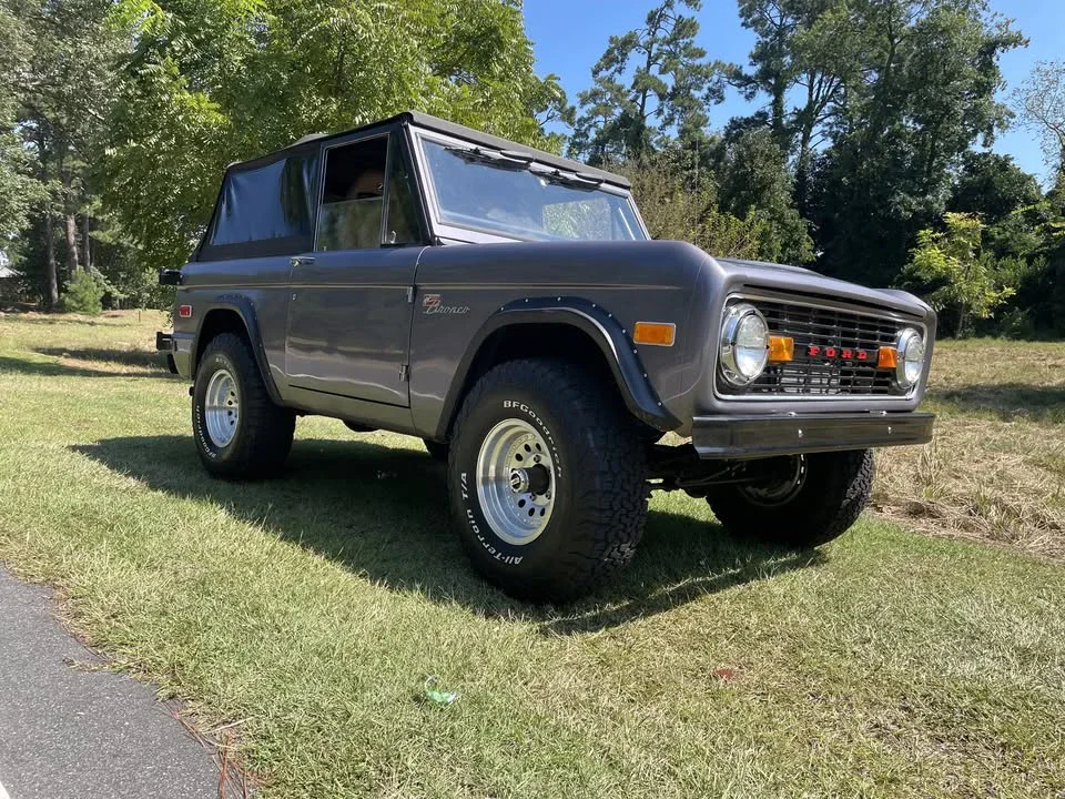 Ford-Bronco-2-door-1974-Gray-Gray