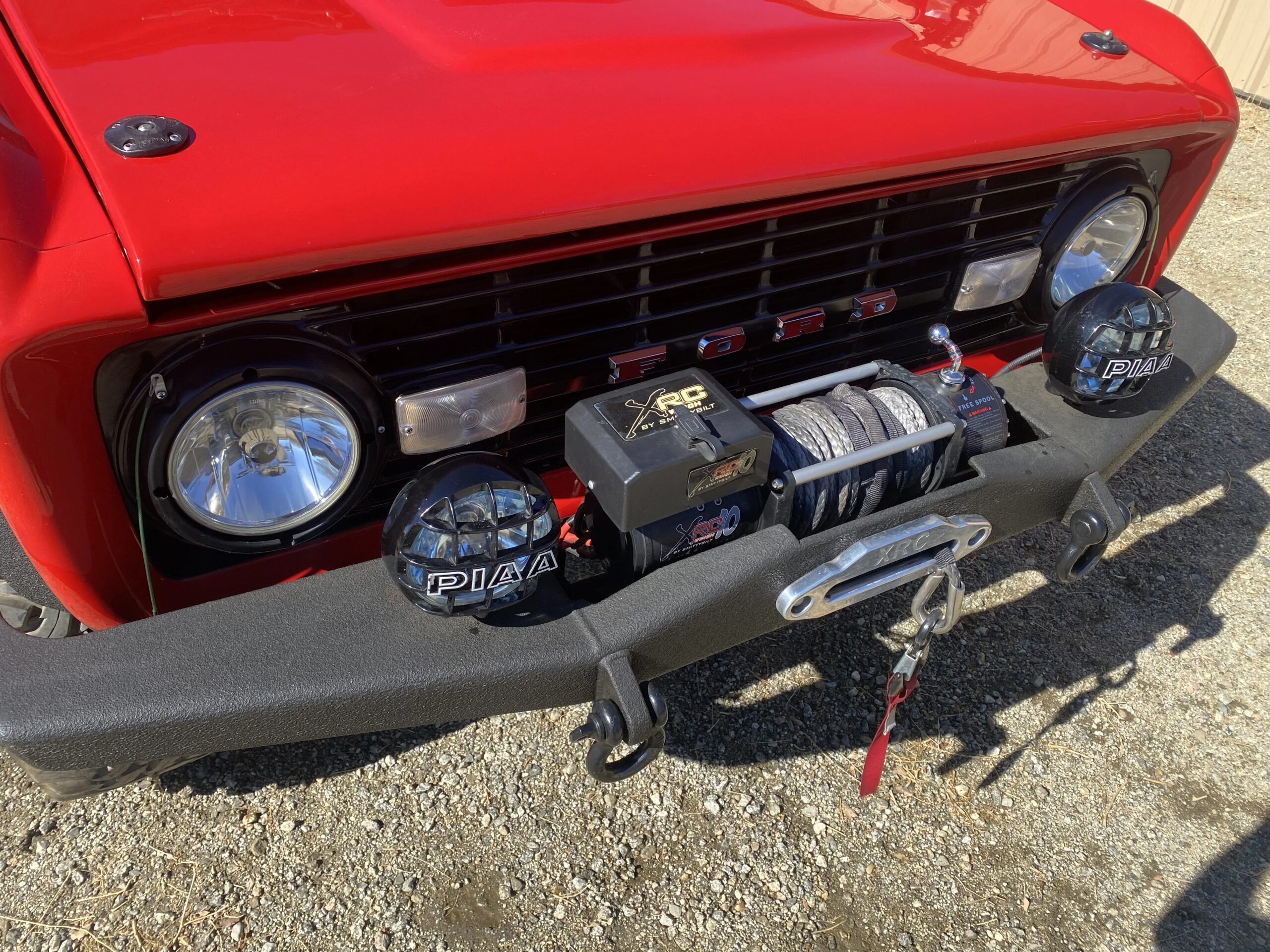 Ford-Bronco-2-door-1974-Red-Black-11