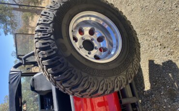 Ford-Bronco-2-door-1974-Red-Black-13