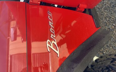 Ford-Bronco-2-door-1974-Red-Black-3